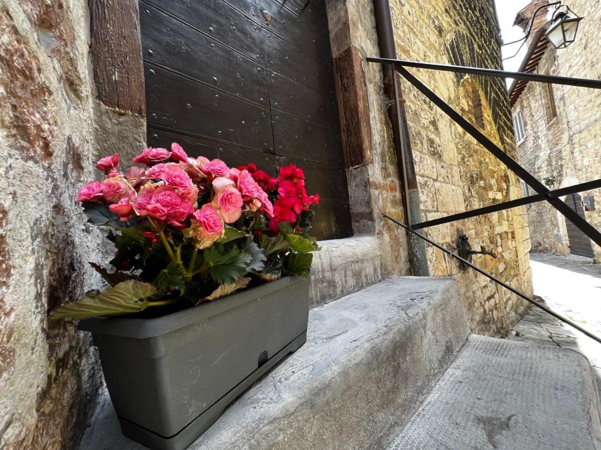 Apartamento Dimora Casina Dell'Abbondanza Gubbio Exterior foto